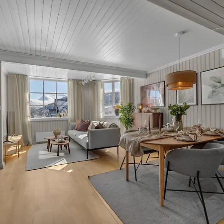 Stylish With Mountain View * Tromsø