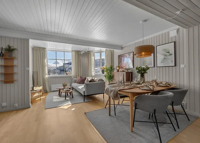 Stylish With Mountain View * Tromsø